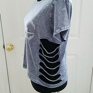 LIKE NEW!! Short sleeve open side shirt, small